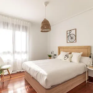 Apartamento Amplio, Muy Luminoso Y En El Centro De, Sopelana